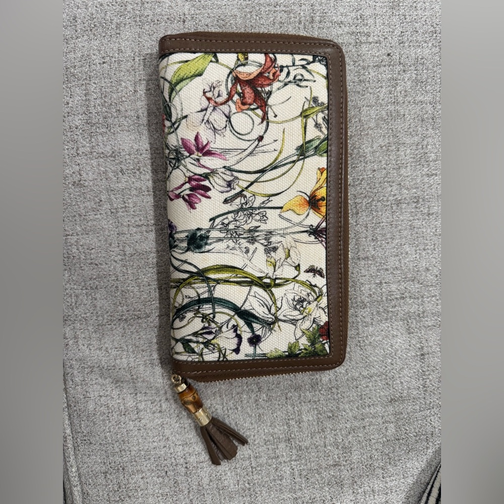 GUCCI Floral Print Wallet with Bamboo